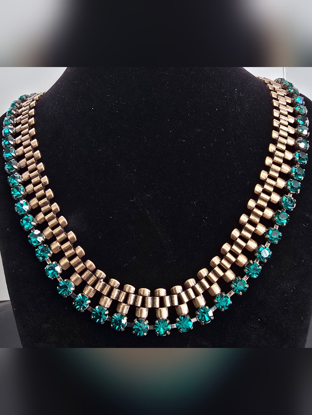 Cara New York - Antiqe Gold-Tone Statement Necklace with Emerald Green Crystals
